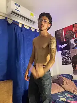 Kriss_Edwards on StripChat