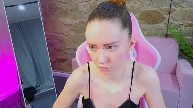 KristineValbuena — Doggy pose and spank naughty ass