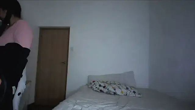 La_pe_que on StripChat