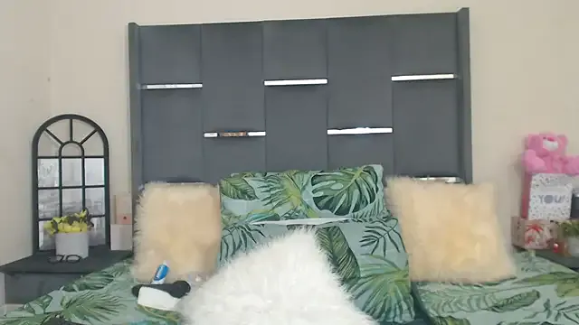 LaCaramellaChocolatia —  MAKE MY PUSSY DRIP OF HAPPINESS 