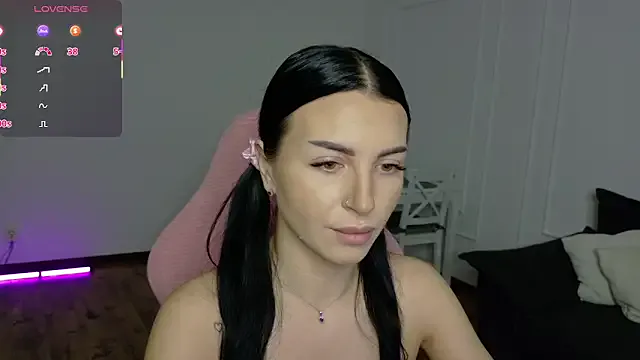 Lady_charm__ on StripChat