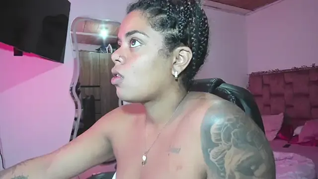 ladyrd1 — naked and fingers