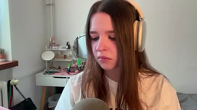 LakishaQuattlebaum — Close-up of licking lips + quiet "mmmm"