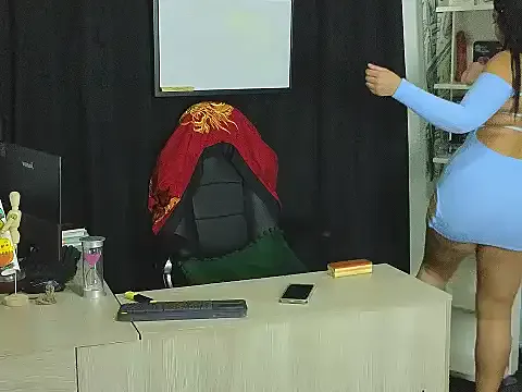 Latin_bigbutt — show pussy