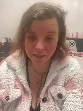 Laura-Loveyou — Show my huge boobs