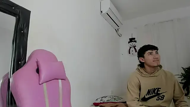 Laura_and_Kevin on StripChat