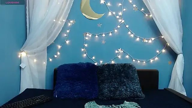 Lauryn_Jones — show tits