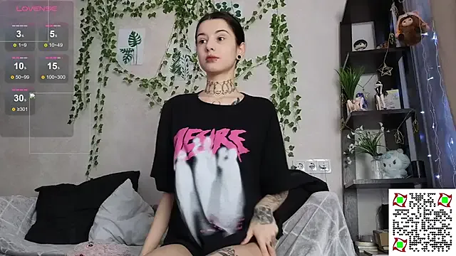 LeonaHinnes on StripChat