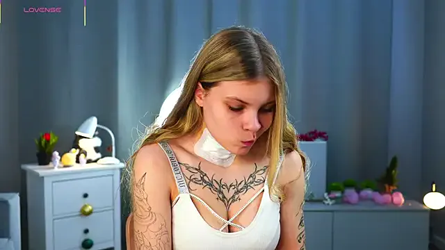 LesleeOpenshaw — let's squeeze Jenny's boobs?