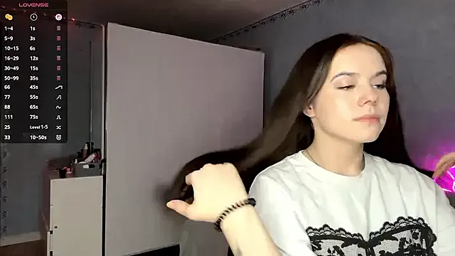 Lia_rise — Oil on my boobs