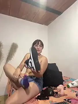 Liah_ferrer — show my boobs