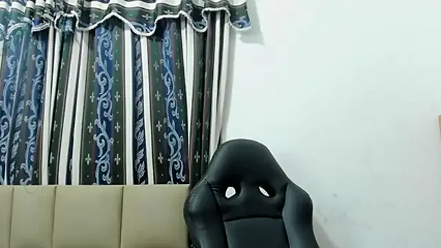 lilybaudyn_ on StripChat