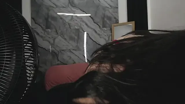 linda-Clemont — Show my huge boobs