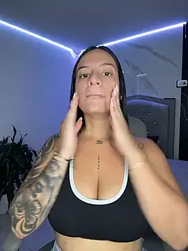 Lisa_brown01 — Suck tits