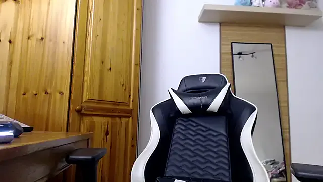 Lisakisss on StripChat