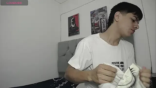 Loganjhonson19 on StripChat