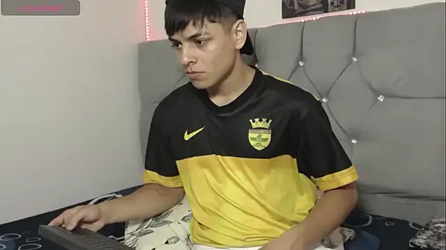 Loganjhonson19 on StripChat