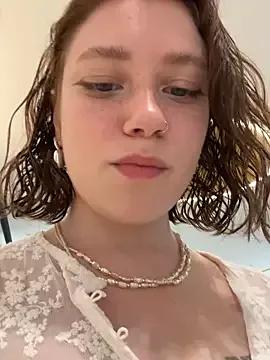 lucy-joy — remove WET panties+slide pussy