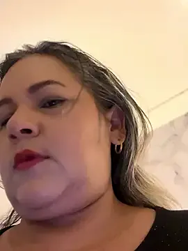 Lucy_Milf_474 on StripChat