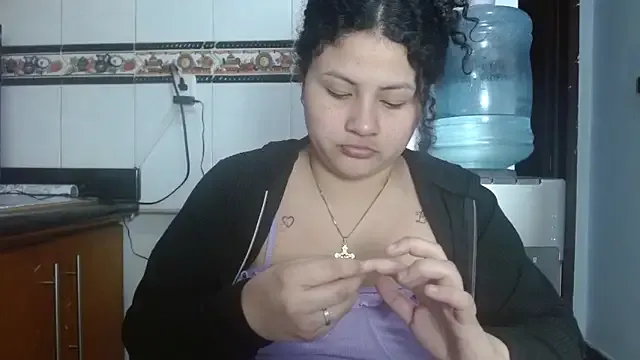 Lucy_Nasty_Ass — Fart in my hand and smell 