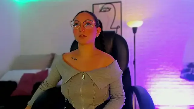 lucy_neil on StripChat