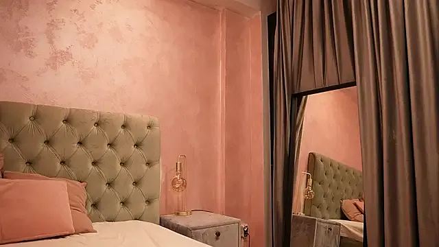 LucyWilow on StripChat