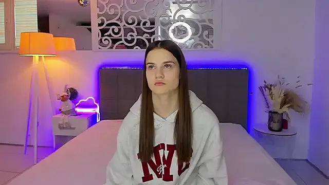 LuisaClover on StripChat