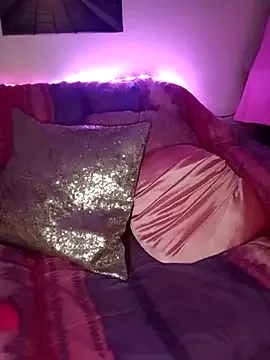 Luna_6911 — Montando dildo de espalda+ lush anal