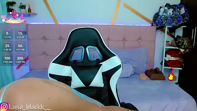 Luna_blackk on StripChat