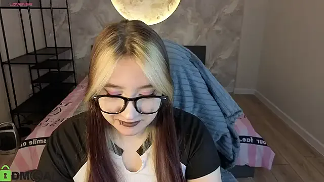 Luna_Host — tit massage + flashing