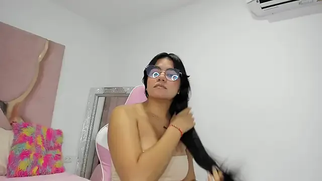 LunaScarleht — Show Tits 