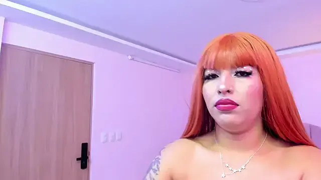 MadelaineJones — Shows her tits