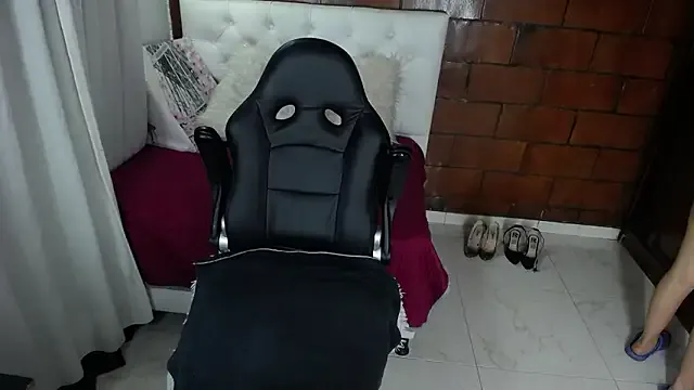 Maira_B on StripChat