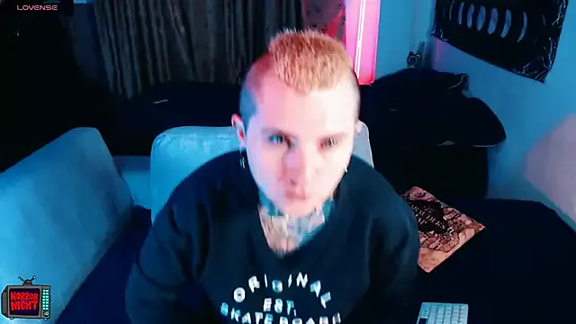 Marieblueeyes on StripChat