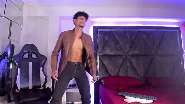 MaxiimoRomano_ from StripChat