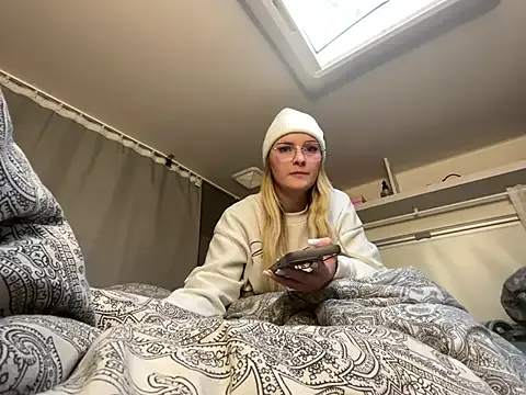 melanieTesss — Show pussy 2min