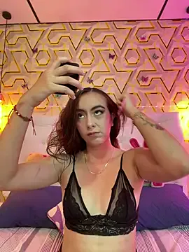 MelanyyJhonson15 — Flash tits 