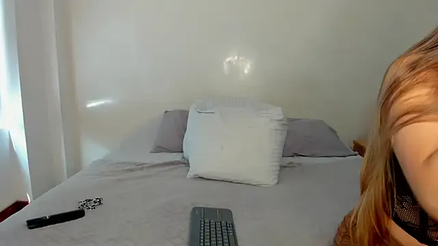 melisa_ferretti — guys make me squirt my sweet pussy!!