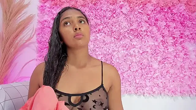 Melodymoore_ on StripChat