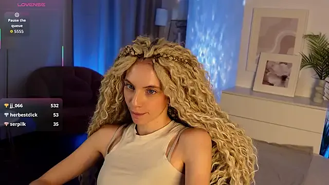 mia_silkk on StripChat