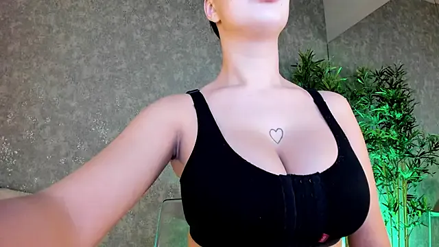 MiaHartx on StripChat