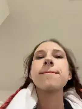 michelle_lovique — Lets flash my naughty nipples!!