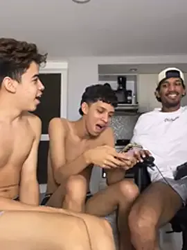 Miguel_bigcock — make his ass vibrate while he sucks