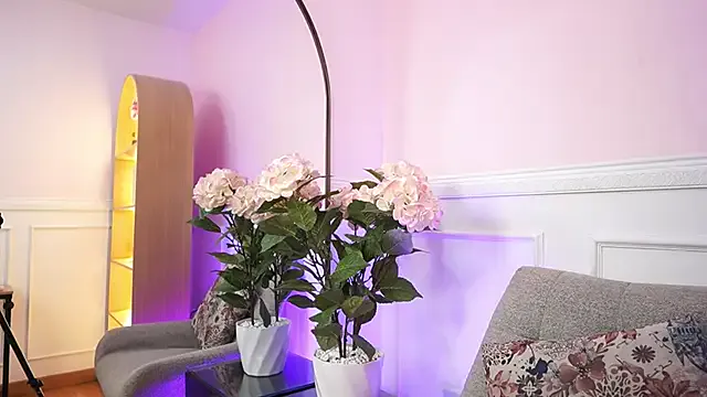 MilaCrave —  Play with your lips and saliva