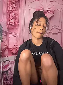 mismialove on StripChat