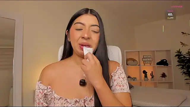 missvancouver — Rub pussy close up