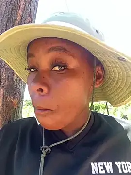 MiyaXo2 on StripChat