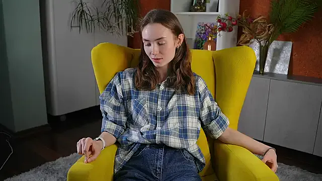 MoiraGleitz — eye contact + air kiss