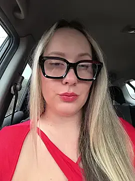 Mona_Plus on StripChat