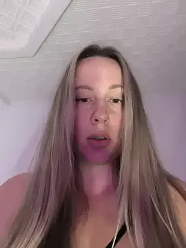 Mona_Plus on StripChat